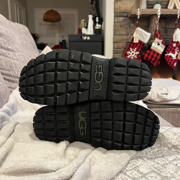 Men's UGG Boots Beacon Mid Calf Pull On 5485
Black Leather Biker Uggs size 9 - Picture 5 of 7